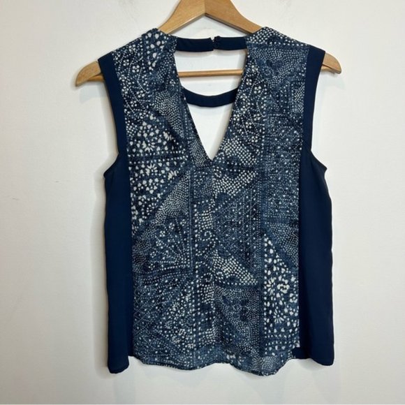 BCBG MAXAZRIA Crosby Parisian Blue Sleeveless V-Neck Tank Top - Picture 3 of 4